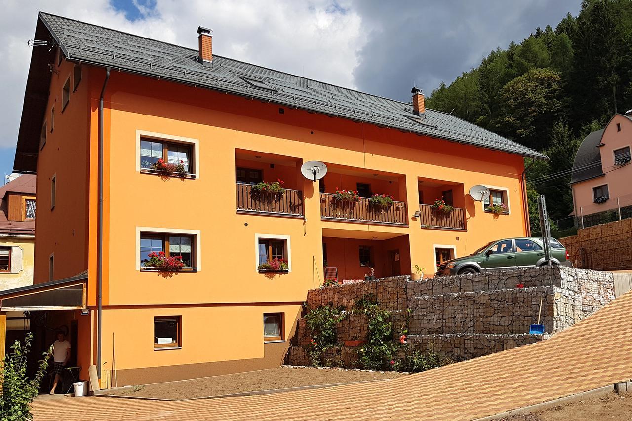 Apartments Kalyn Svoboda nad Upou Bagian luar foto