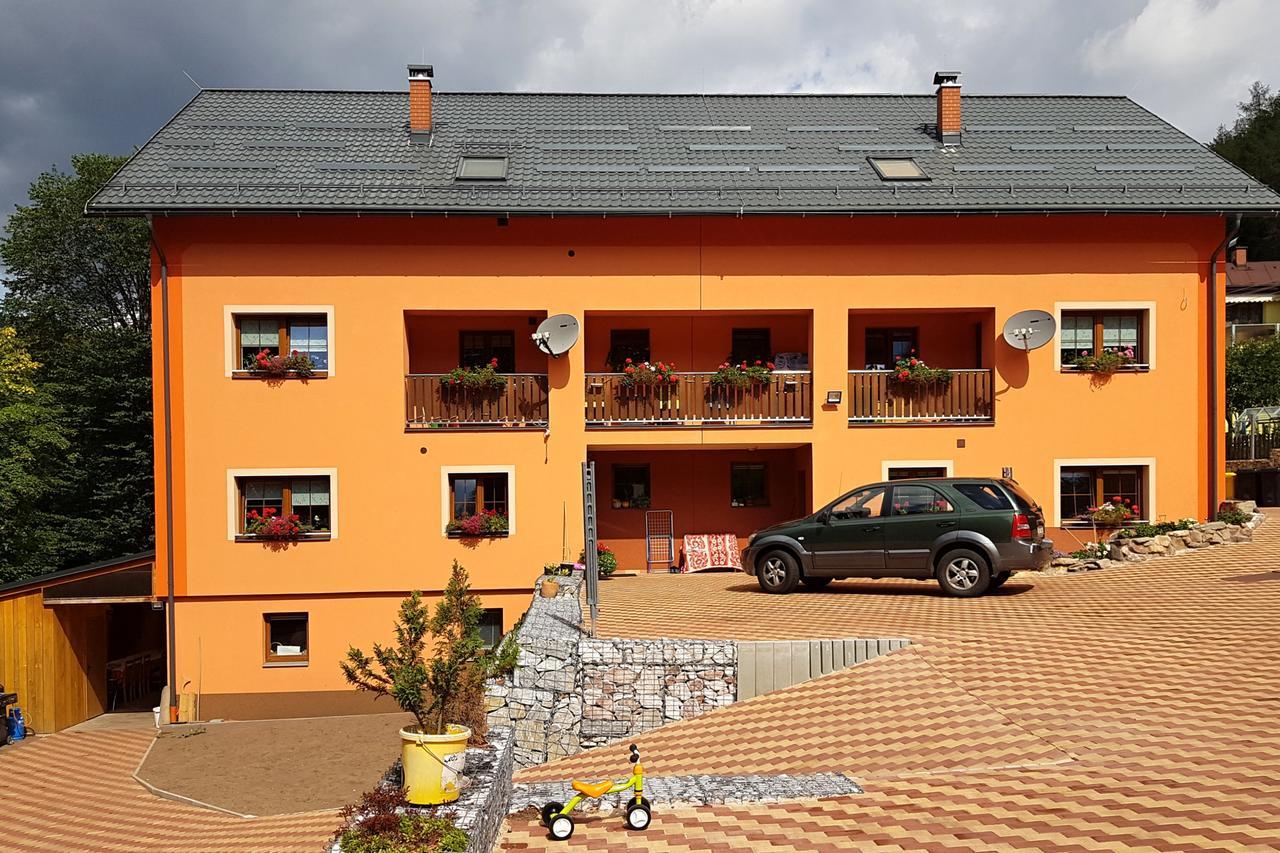 Apartments Kalyn Svoboda nad Upou Bagian luar foto
